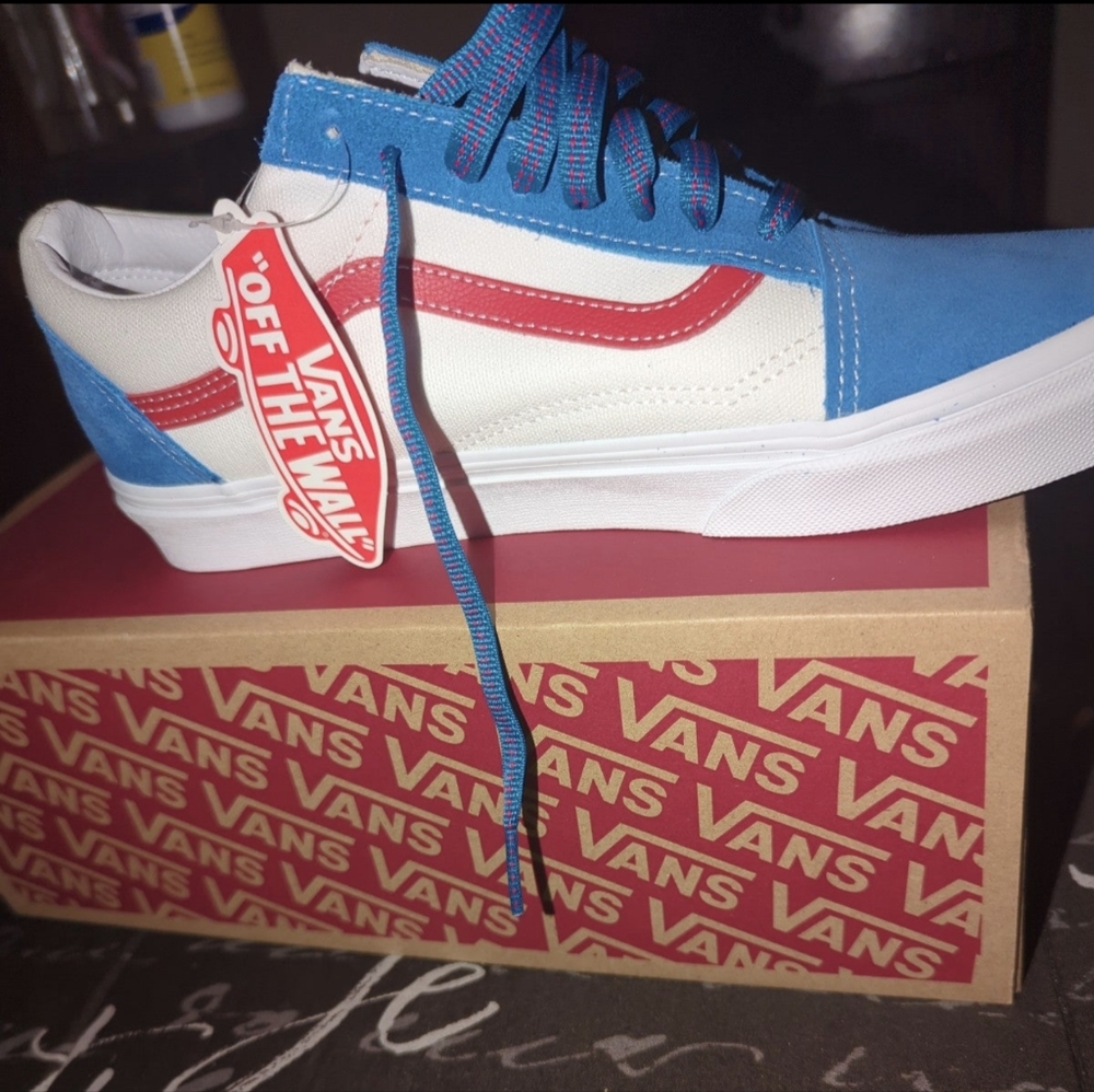 Vans - Picture 2 of 5
